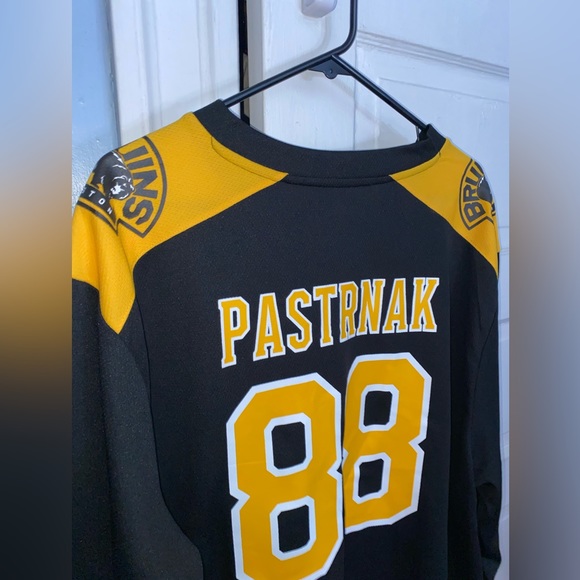 NWT- Official NHL ‘Boston Bruins’ #88 David Pastrnak Replica Jersey - Picture 9 of 15
